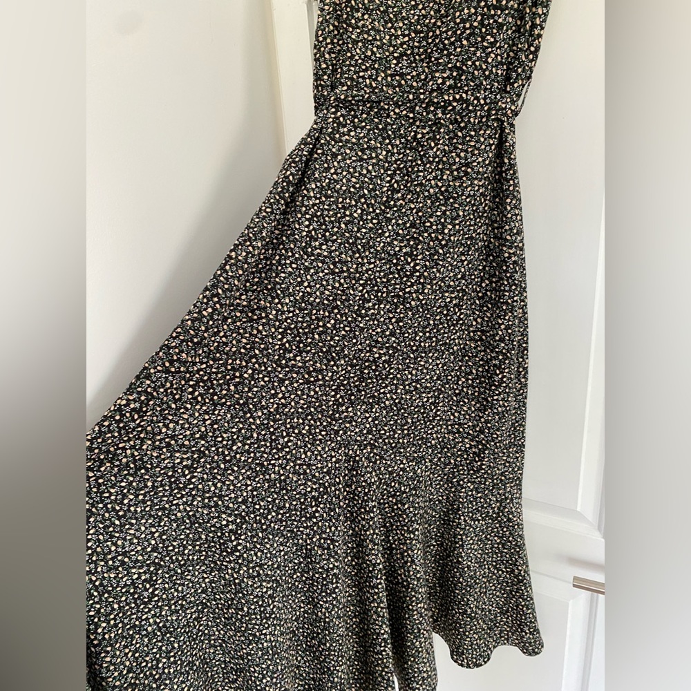 Lulu’s • Ruffled midi dress - Picture 9 of 13